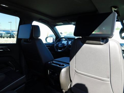 New 2025 Chevrolet Suburban Premier image 25