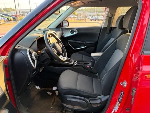 Used 2024 Kia Soul LX w/ Option Group 015 FWD image 9