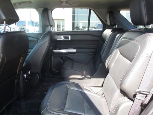 Used 2022 Ford Explorer Limited w/ Hybrid Equipment Group 310A AWD/4WD image 17