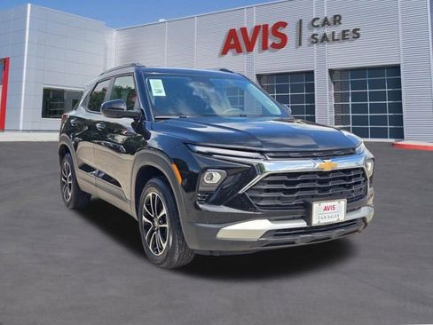 Used 2025 Chevrolet TrailBlazer LT AWD/4WD image 3