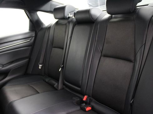 Used 2018 Honda Accord Sport image 19