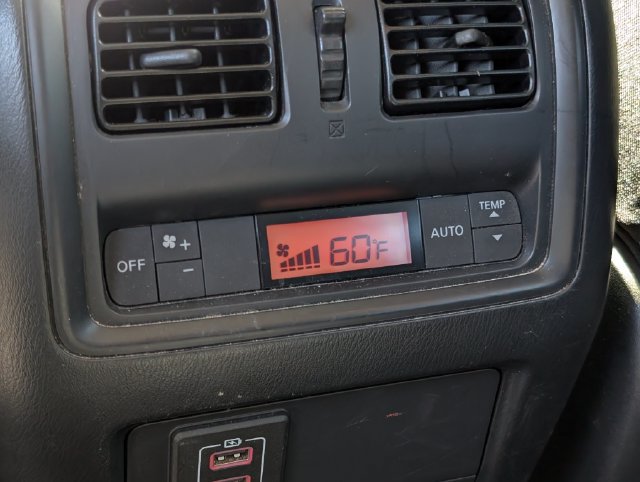 Used 2018 Nissan Pathfinder SV FWD image 15