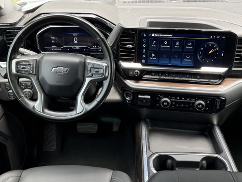 Used 2025 Chevrolet Silverado 2500 LT w/ Trail Boss Package AWD/4WD image 8