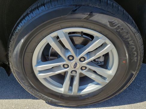 Used 2024 Ford Explorer XLT w/ Equipment Group 202A RWD image 31