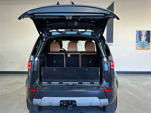 Used 2017 Land Rover Discovery HSE image 10