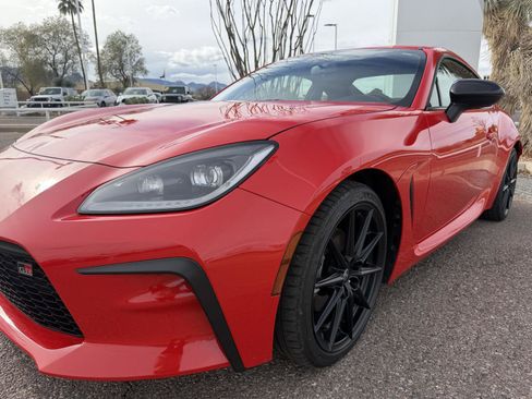 Used 2025 Toyota GR86 Premium image 10