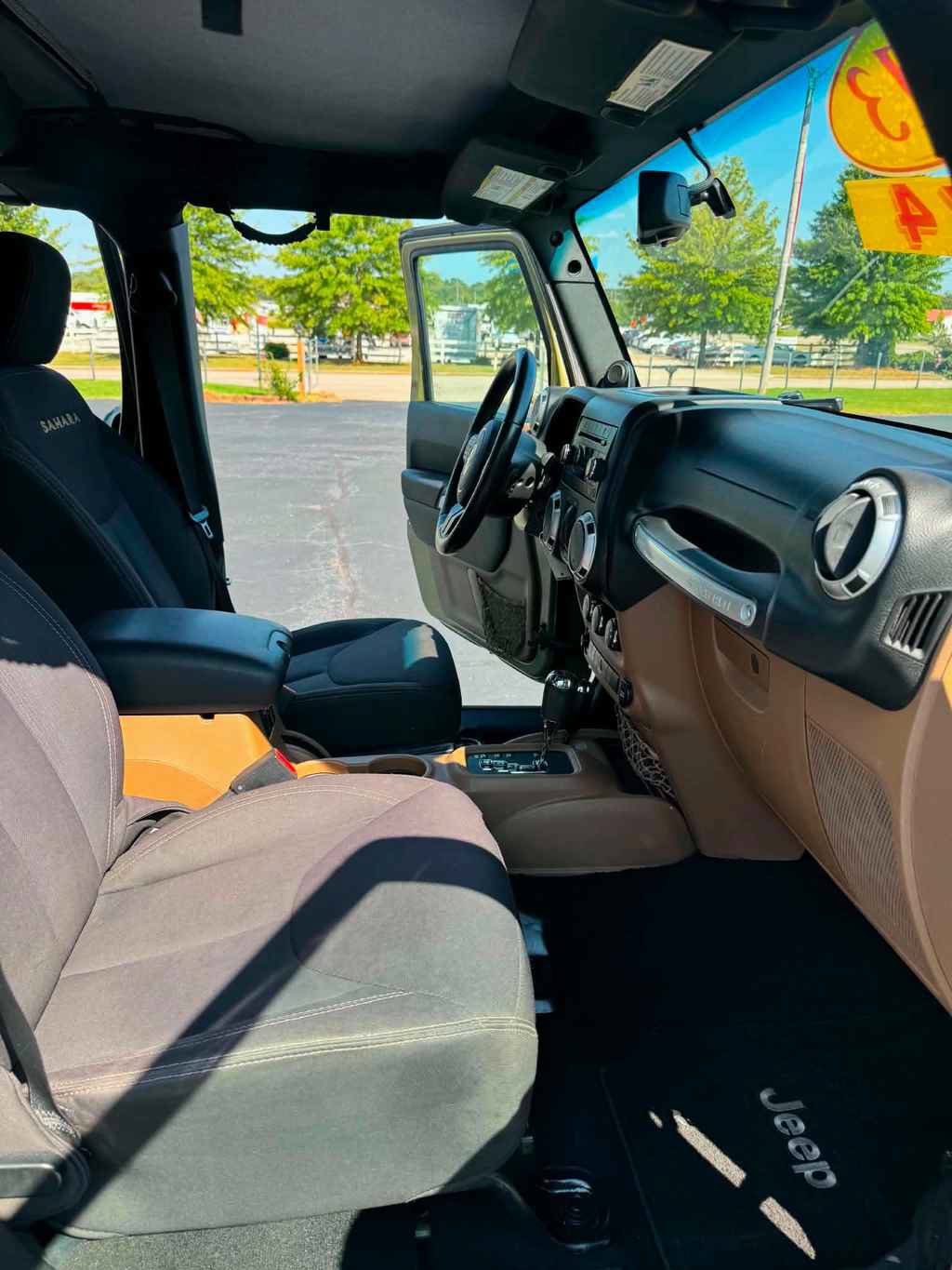 Used 2013 Jeep Wrangler Unlimited Sahara w/ Connectivity Group AWD/4WD image 11