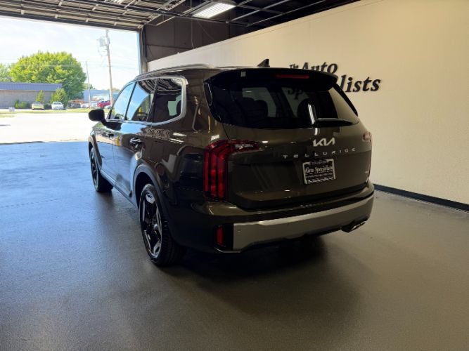 Used 2025 Kia Telluride S AWD/4WD image 3