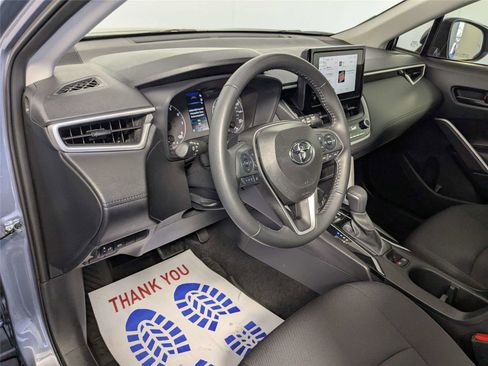 Certified 2025 Toyota Corolla Cross LE image 9