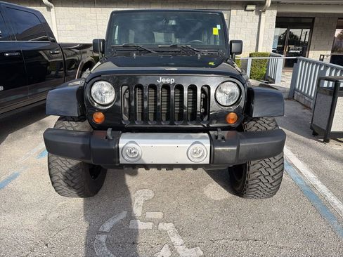Used 2013 Jeep Wrangler Unlimited Sahara image 4