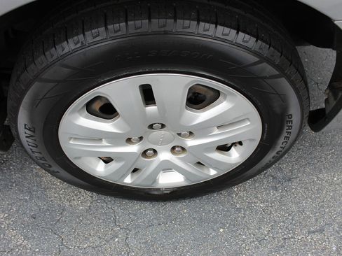 Used 2020 Dodge Grand Caravan SE w/ UConnect Hands-Free Group image 15