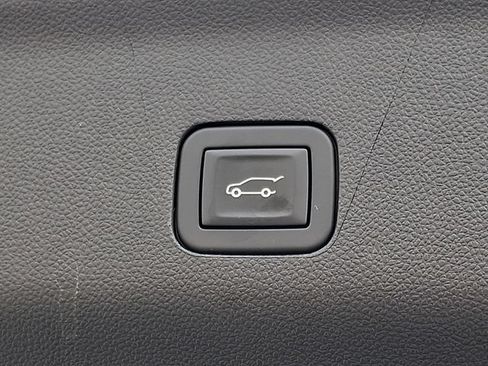 Certified 2025 GMC Yukon XL Denali AWD/4WD image 30