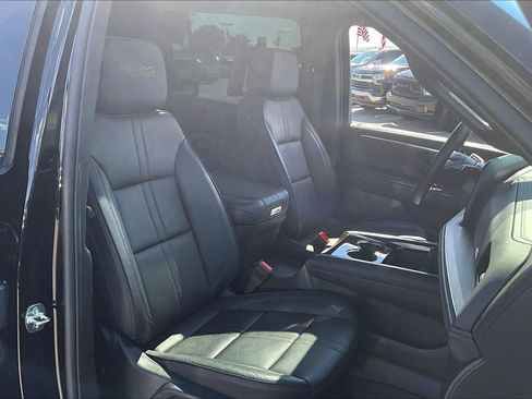 Used 2025 Chevrolet Suburban High Country AWD/4WD image 7
