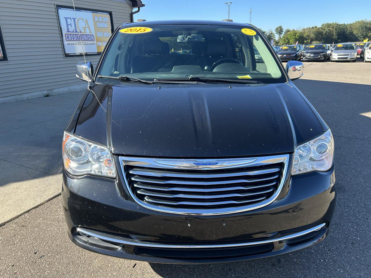 Used 2015 Chrysler Town & Country Limited Platinum FWD image 2