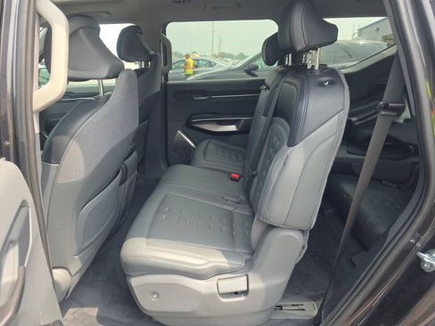 Used 2024 Kia EV9 Wind AWD/4WD image 13
