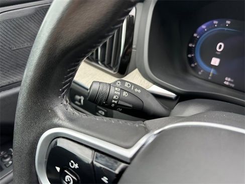 Used 2022 Volvo XC60 B5 Inscription w/ Protection Package Premier image 24
