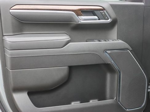 Used 2025 GMC Sierra 1500 Elevation image 43