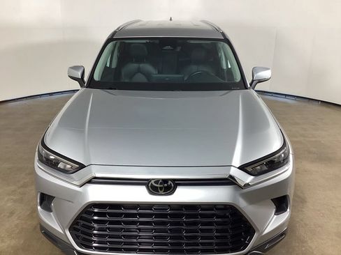 Used 2024 Toyota Grand Highlander AWD image 2