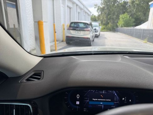 Used 2025 Volvo V60 B5 Cross Country Plus image 34