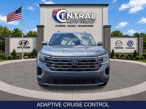 Used 2024 Volkswagen Atlas SEL AWD/4WD image 2