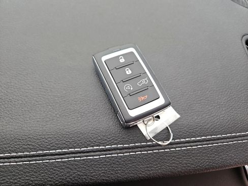 Used 2023 Jeep Grand Cherokee Limited image 69