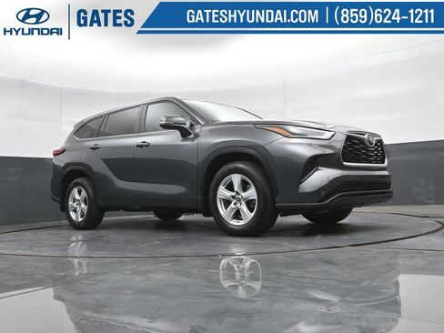 Used 2023 Toyota Highlander L FWD image 41