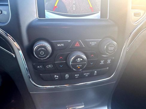 Used 2018 Jeep Grand Cherokee Limited image 29