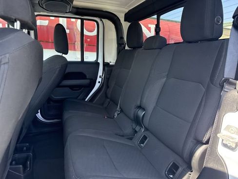 Used 2023 Jeep Gladiator Overland AWD/4WD image 21