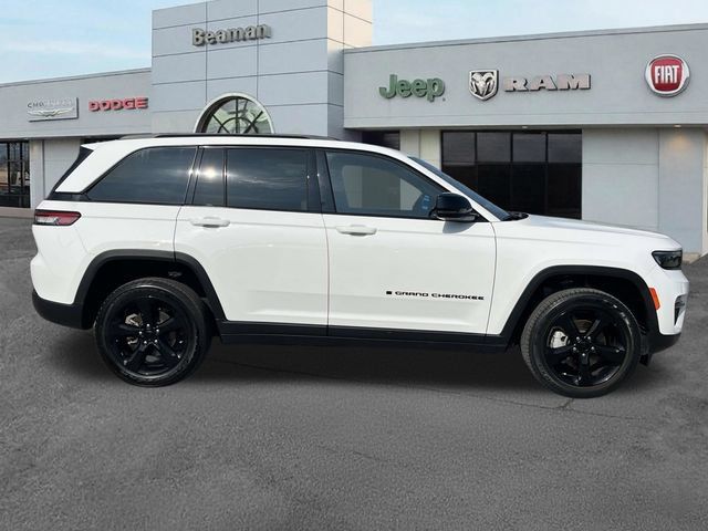 Used 2023 Jeep Grand Cherokee Limited w/ Black Appearance Package RWD image 8