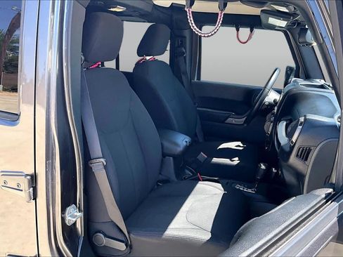 Used 2018 Jeep Wrangler Unlimited Sport S AWD/4WD image 9
