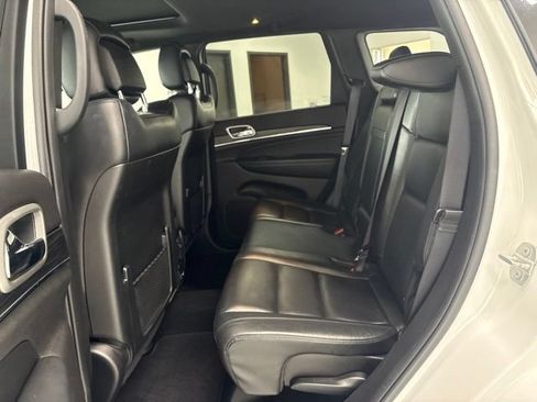 Used 2019 Jeep Grand Cherokee Limited AWD/4WD image 19