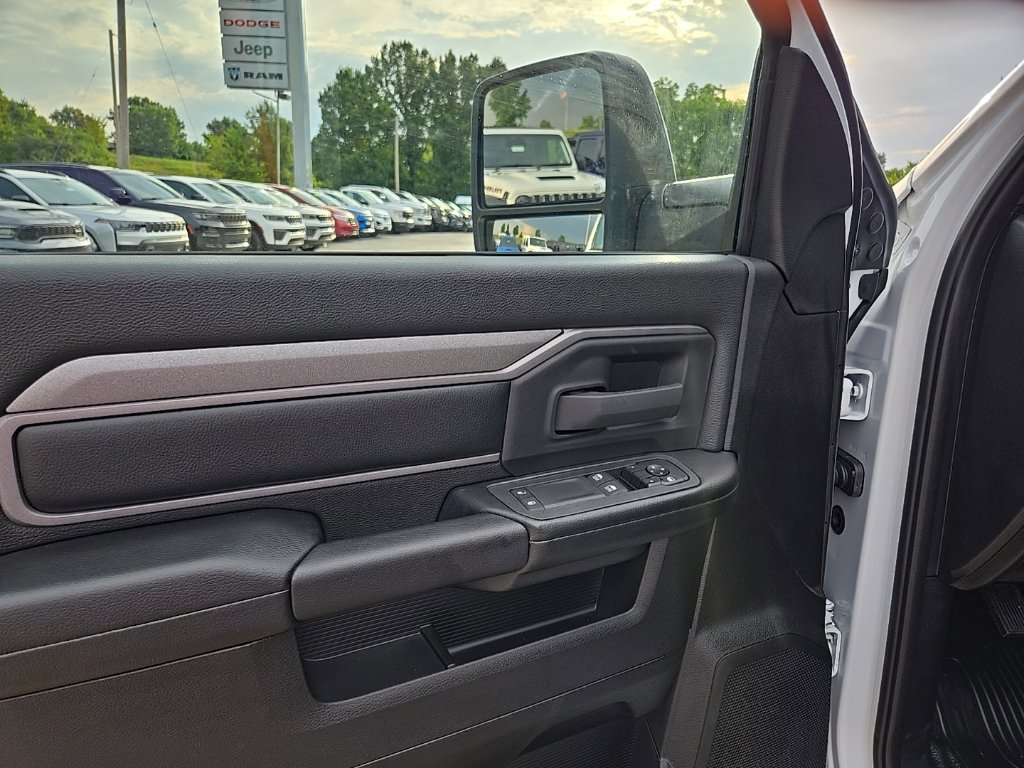 New 2026 RAM 5500 Tradesman w/ Chrome Appearance Group AWD/4WD image 40