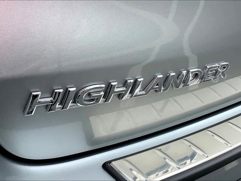 Used 2018 Toyota Highlander LE image 29