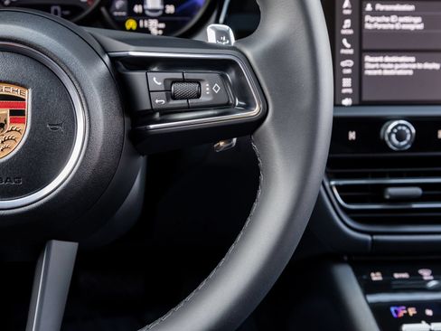 Certified 2026 Porsche Macan AWD/4WD image 16