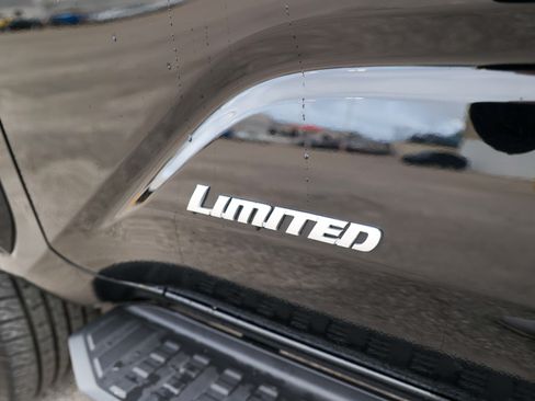 Used 2025 Toyota 4Runner Limited AWD/4WD image 13