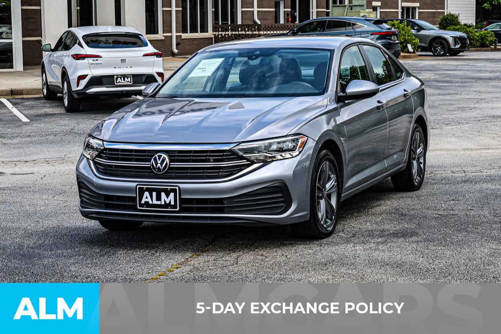 Used 2024 Volkswagen Jetta SE FWD image 3