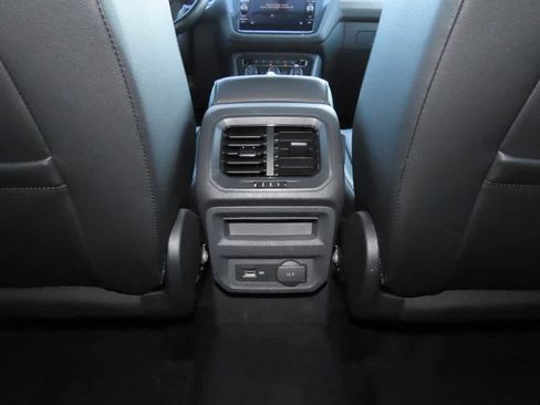 Used 2019 Volkswagen Tiguan SE image 23