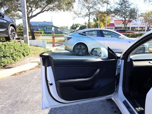 Used 2020 Tesla Model 3 Long Range image 24