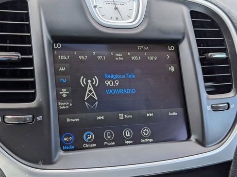 Used 2023 Chrysler 300 Touring w/ Sport Appearance Package image 18