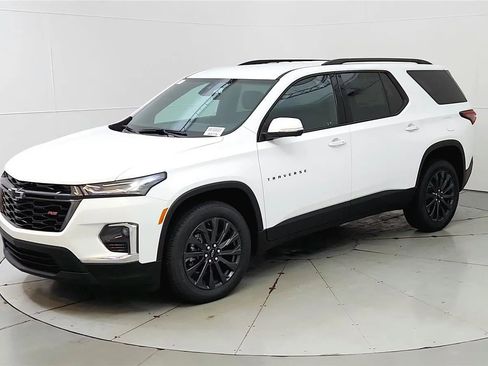 Used 2023 Chevrolet Traverse RS FWD image 3