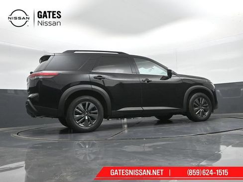 Used 2024 Nissan Pathfinder SV AWD/4WD image 39