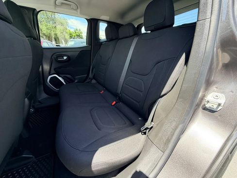 Used 2018 Jeep Renegade Latitude w/ Cold Weather Group AWD/4WD image 21