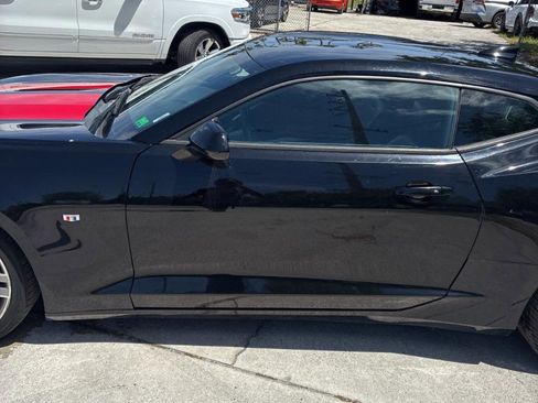 Used 2017 Chevrolet Camaro LT RWD image 3