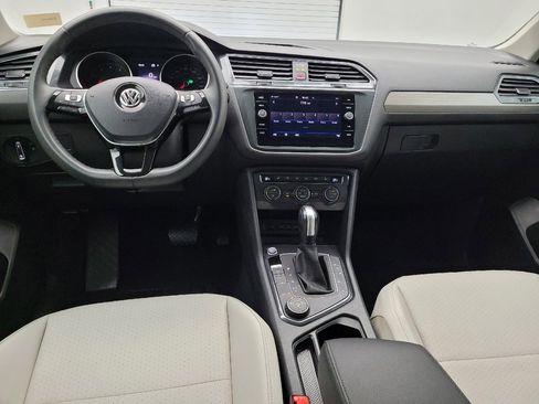 Used 2020 Volkswagen Tiguan SE w/ Panoramic Sunroof Package AWD/4WD image 22