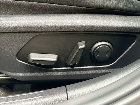 Used 2023 Hyundai Elantra Limited image 22