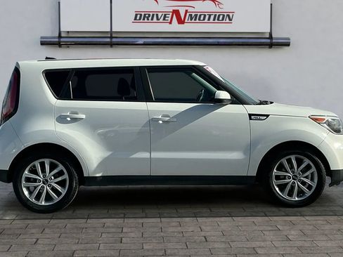 Used 2019 Kia Soul + image 3