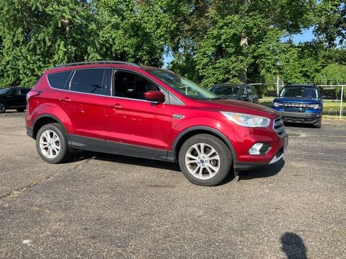 Used 2017 Ford Escape SE w/ Equipment Group 201A AWD/4WD image 1