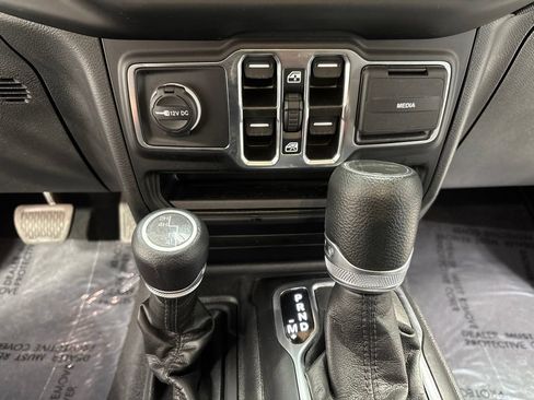Used 2023 Jeep Gladiator Sport AWD/4WD image 26
