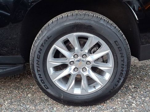 Used 2024 Chevrolet Suburban Premier w/ Premium Package image 35