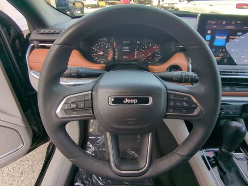 Used 2023 Jeep Compass Limited image 22